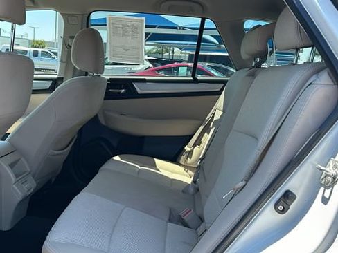Used 2018 Subaru Outback 2.5i Premium AWD/4WD image 15