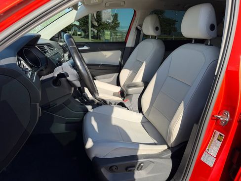Used 2018 Volkswagen Tiguan SE w/ Panoramic Sunroof Package AWD/4WD image 10