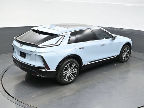 Certified 2024 Cadillac Lyriq Luxury AWD/4WD image 37