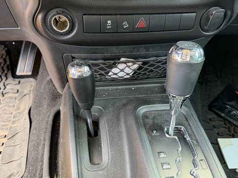 Used 2018 Jeep Wrangler Sport AWD/4WD image 10