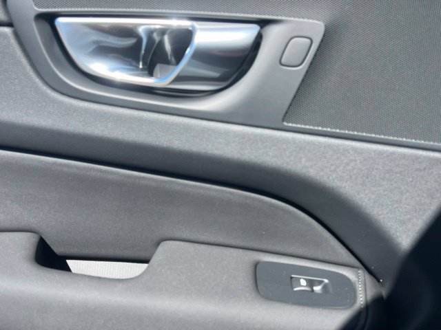 Certified 2026 Volvo XC60 B5 Ultra AWD/4WD image 28