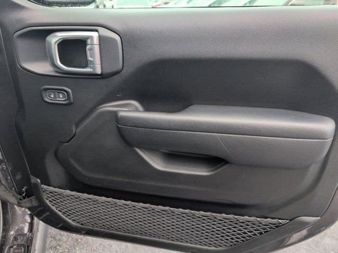 Used 2025 Jeep Wrangler Unlimited Rubicon w/ Convenience Group image 32