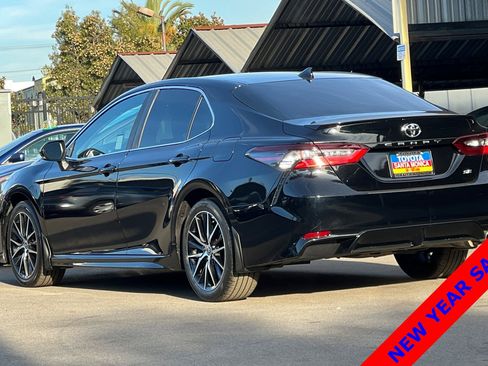 Used 2023 Toyota Camry SE image 6