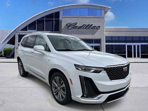 Used 2025 Cadillac XT6 Premium Luxury image 3