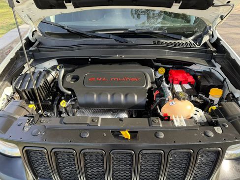 Used 2020 Jeep Renegade Altitude AWD/4WD image 19