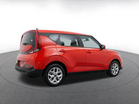Used 2025 Kia Soul LX w/ LX Technology Package FWD image 9