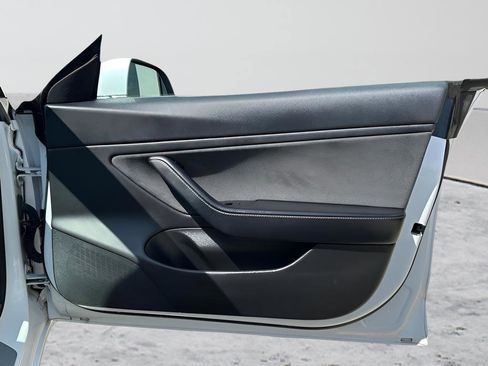 Used 2018 Tesla Model 3 Mid Range image 34