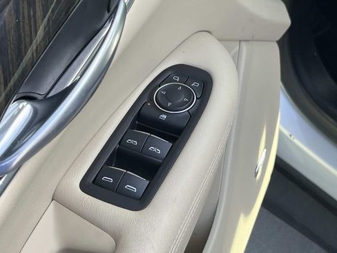 Used 2018 Cadillac XT5 FWD image 25