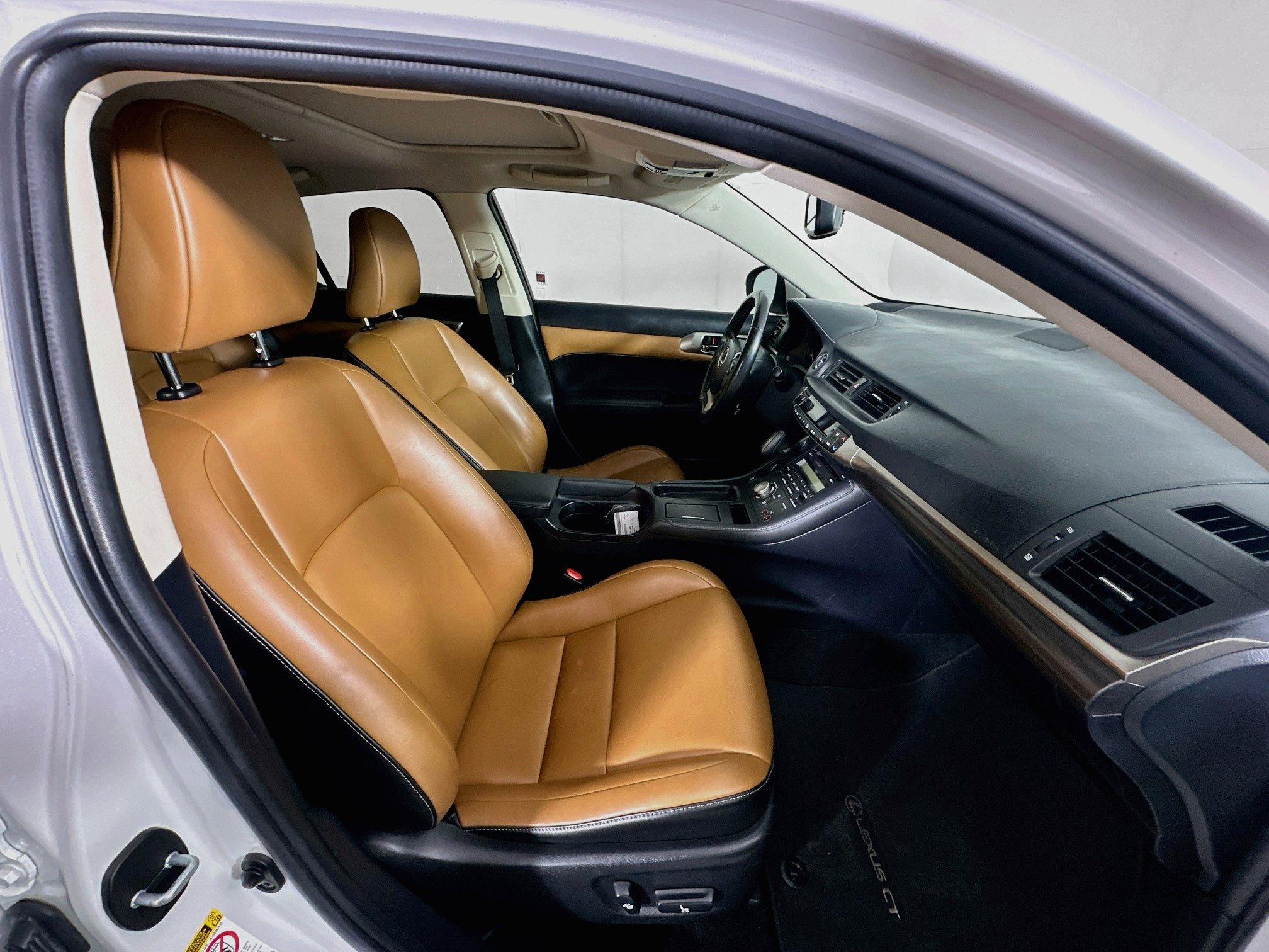 Used 2016 Lexus CT 200h w/ Seat Comfort Package FWD image 29