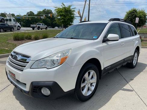Used 2014 Subaru Outback 2.5i Premium AWD/4WD image 2
