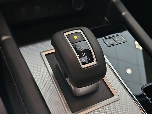 New 2026 Nissan Rogue Platinum AWD/4WD image 13