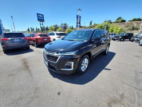 Used 2023 Chevrolet Traverse LS FWD image 4