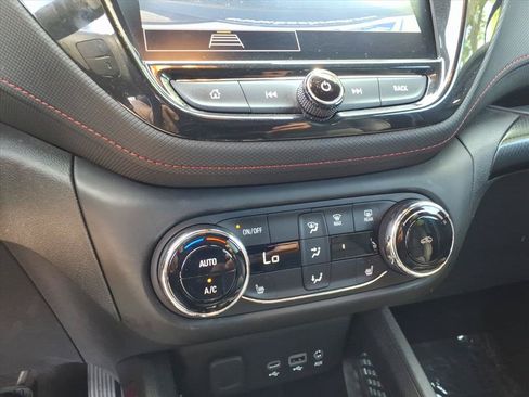 Used 2023 Chevrolet TrailBlazer RS w/ Convenience Package FWD image 11