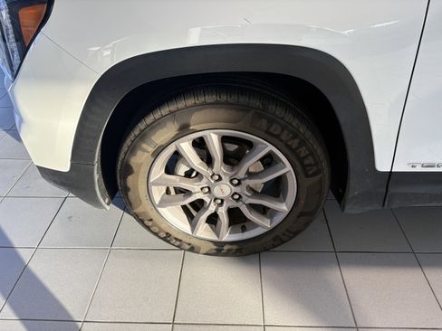 Used 2023 GMC Terrain SLT image 8
