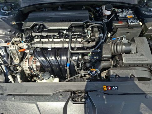 Used 2022 Hyundai Elantra Limited w/ Preferred Accessory Package FWD image 30