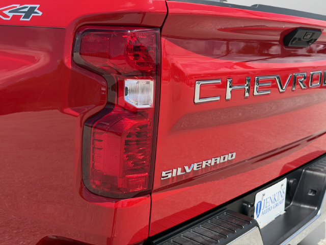 Used 2025 Chevrolet Silverado 1500 LT AWD/4WD image 14
