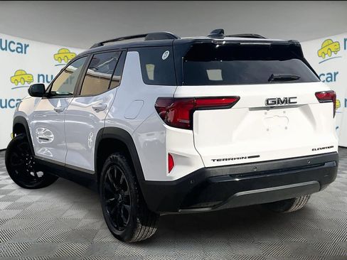 Used 2026 GMC Terrain Elevation w/ Elevation Premium Package image 4