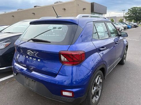 Certified 2023 Hyundai Venue Limited FWD image 7