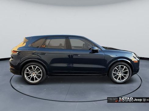 Used 2024 Porsche Cayenne AWD/4WD image 4