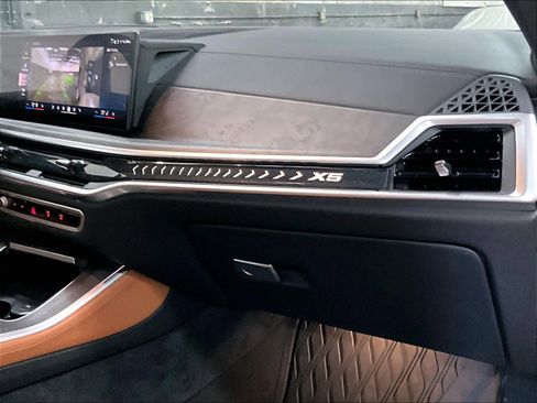 Used 2024 BMW X5 xDrive40i w/ Premium Package image 18