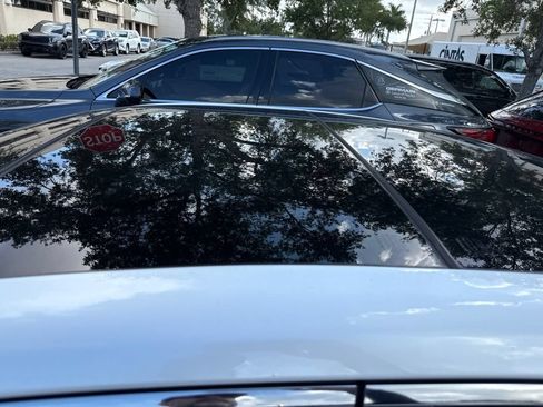 Used 2025 Lexus ES 350 w/ Premium Package FWD image 11