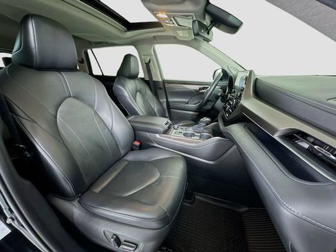 Used 2020 Toyota Highlander Limited image 30