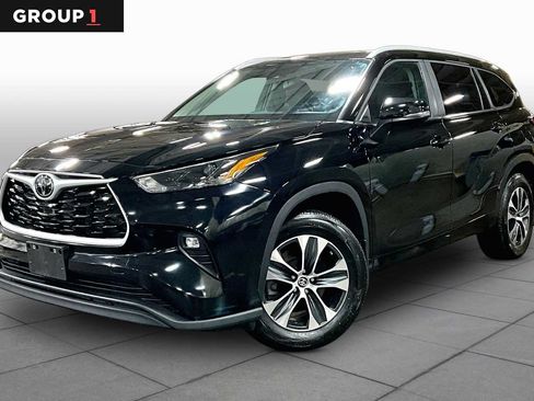 Used 2023 Toyota Highlander XLE AWD/4WD image 1