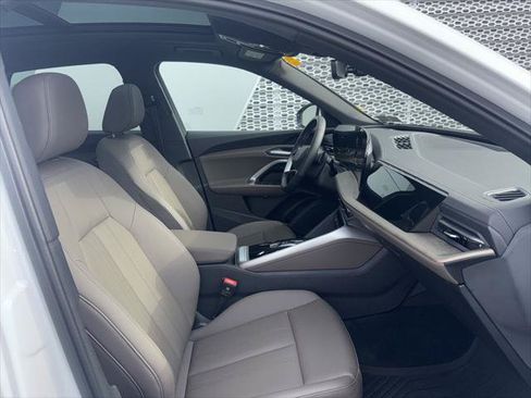 Used 2025 Audi Q5 Premium w/ Convenience Package AWD/4WD image 5