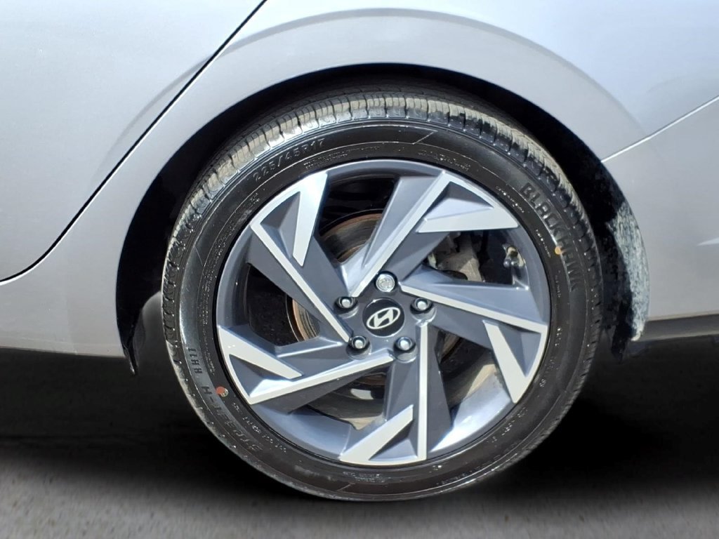 Used 2025 Hyundai Elantra Limited FWD image 7