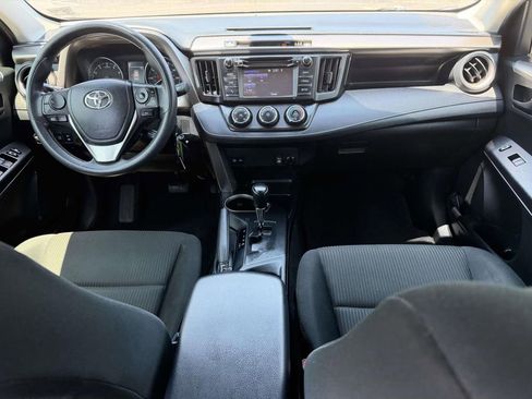 Used 2017 Toyota RAV4 LE AWD/4WD image 2