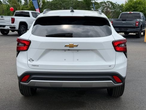 Used 2025 Chevrolet Trax LT w/ LT Convenience Package FWD image 7