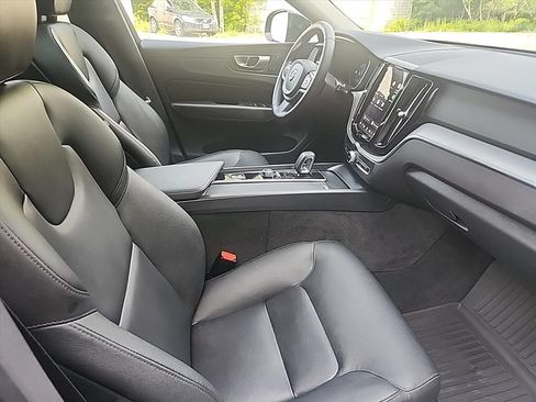 Certified 2024 Volvo XC60 B5 Core w/ Protection Package Premier AWD/4WD image 33