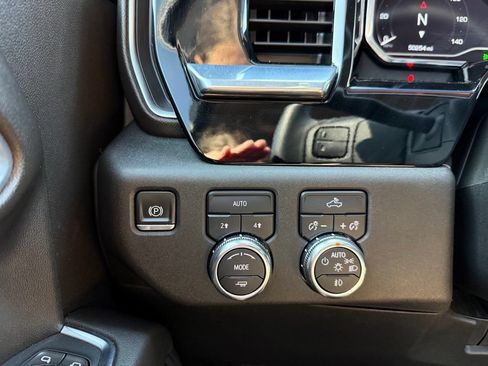 Used 2022 GMC Sierra 1500 Elevation AWD/4WD image 12