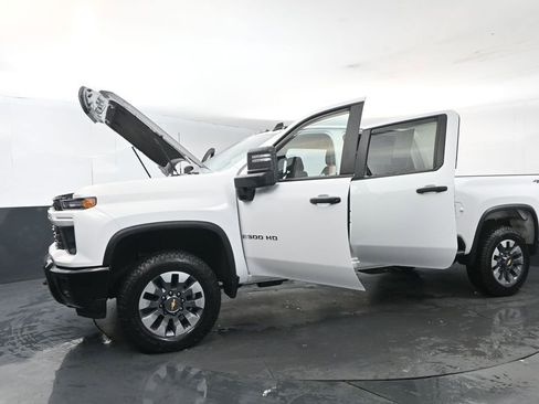 Used 2025 Chevrolet Silverado 2500 Custom w/ Custom Value Package image 33