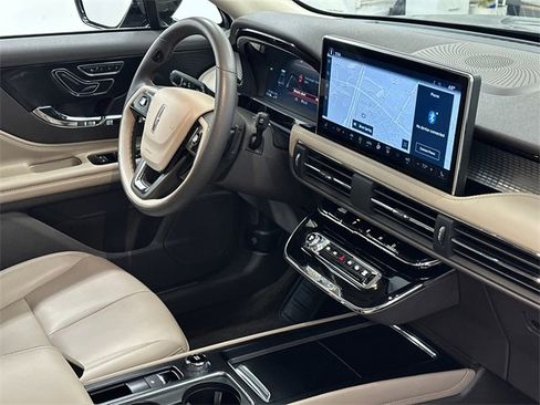 Used 2023 Lincoln Corsair AWD image 10