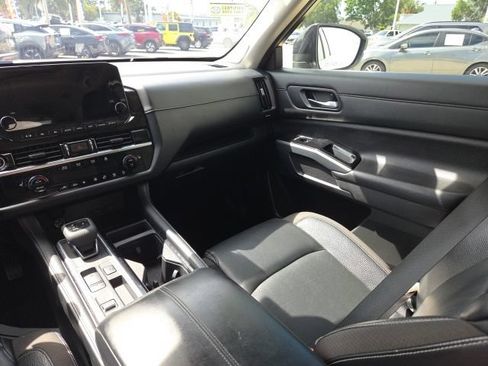 Certified 2022 Nissan Pathfinder SL w/ SL Premium Package FWD image 12