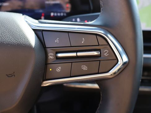 Used 2025 Chevrolet Equinox LT w/ Safety and Technology Package image 16