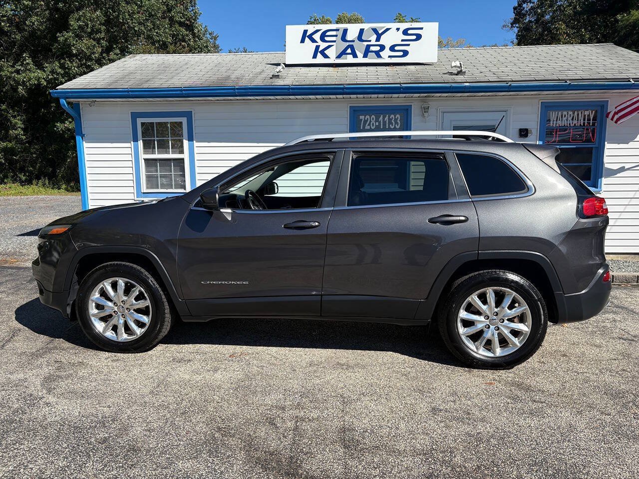Used 2015 Jeep Cherokee Limited AWD/4WD image 3