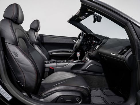 Used 2014 Audi R8 V8 w/ Full Leather Package image 25