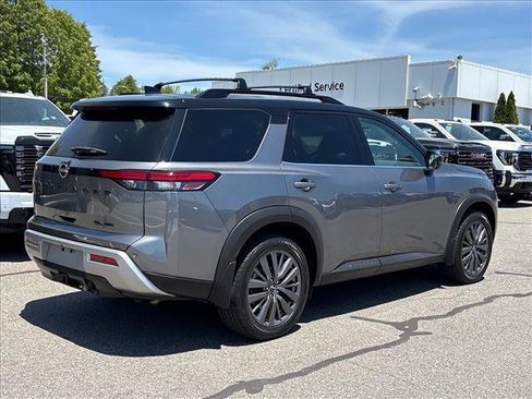 Used 2023 Nissan Pathfinder SL w/ SL Premium Package AWD/4WD image 2
