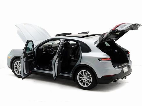 Used 2024 Porsche Cayenne image 33