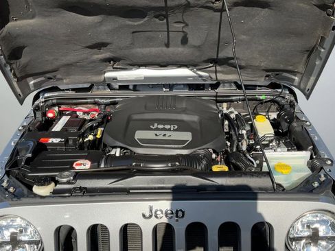 Used 2015 Jeep Wrangler Unlimited Rubicon w/ Connectivity Group image 23