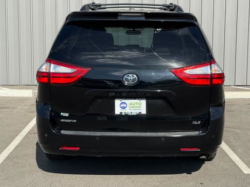 Used 2017 Toyota Sienna XLE w/ XLE Navigation Package image 6