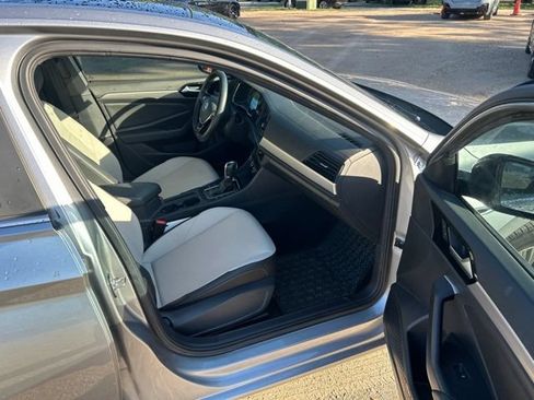 Used 2019 Volkswagen Jetta R-Line w/ R-Line Cold Weather Package FWD image 9