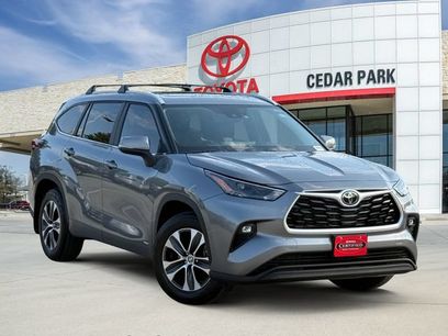Used 2025 Toyota Highlander XLE