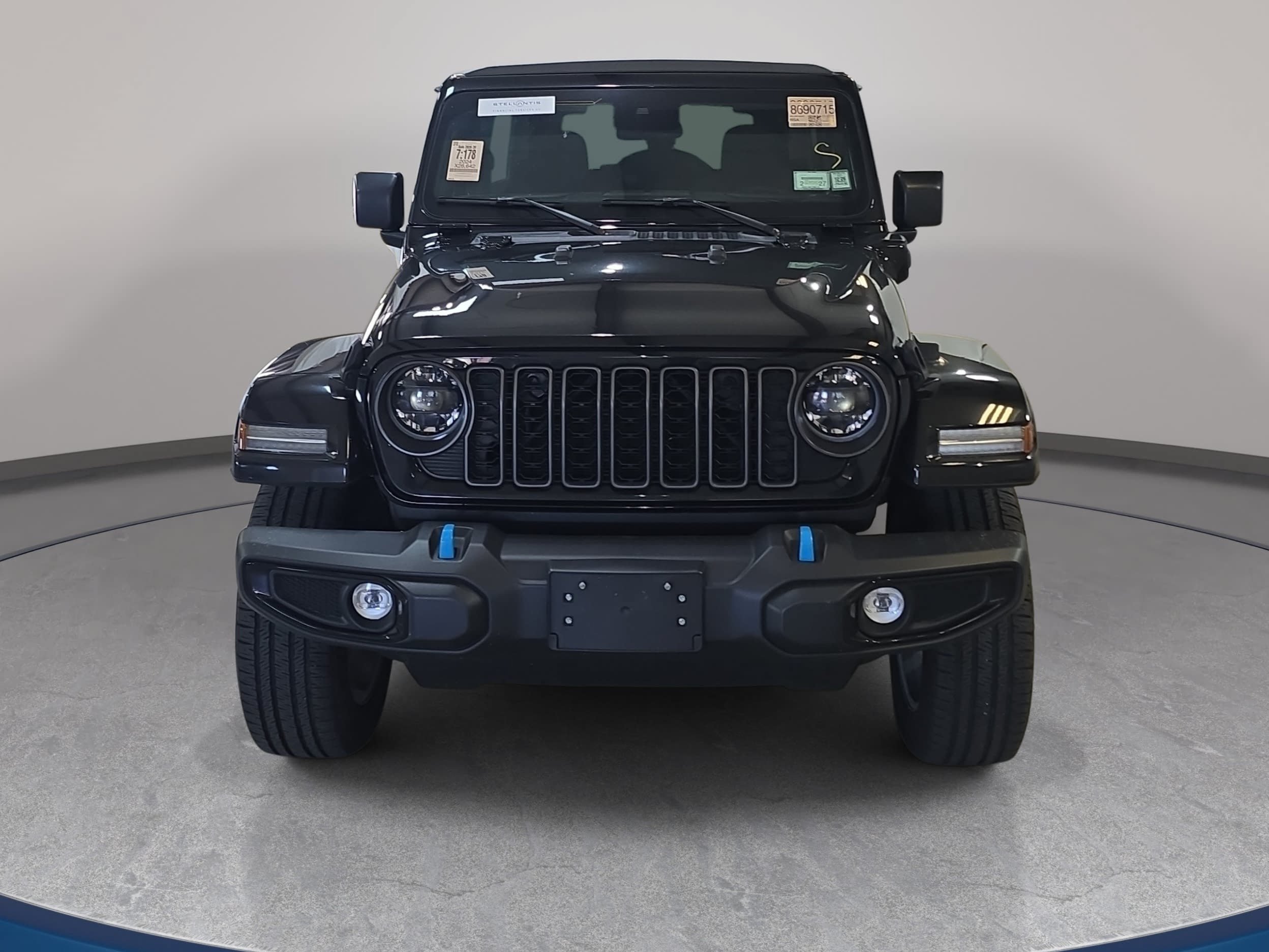 Used 2024 Jeep Wrangler Unlimited w/ Convenience Group AWD/4WD image 3