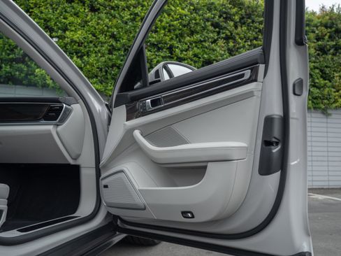 Used 2023 Porsche Panamera 4 Platinum Edition w/ Assistance Package image 31