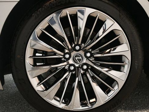 Used 2023 Lexus LS 500 w/ Accessory Package (Z2) image 20