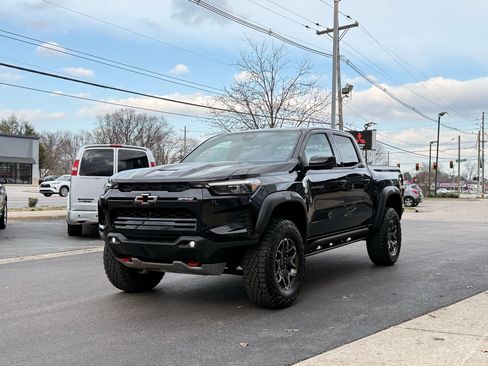 Used 2024 Chevrolet Colorado ZR2 w/ ZR2 Convenience Package III image 2