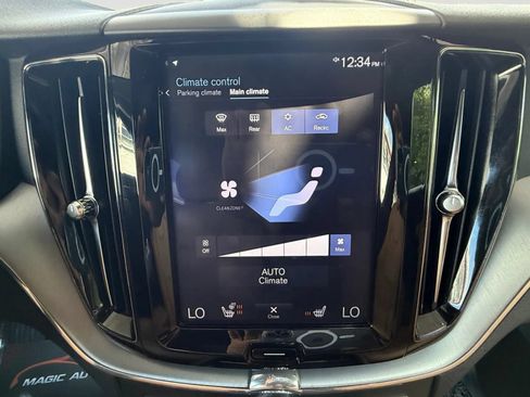 Used 2020 Volvo XC60 T5 Momentum w/ Protection Package AWD/4WD image 23